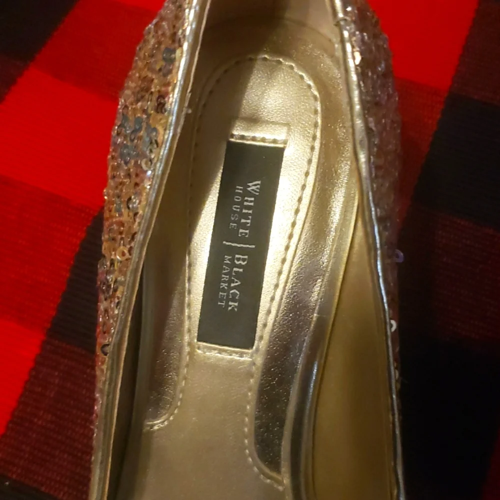 White House Black Market champagne gold sequined heels - Picture 2 of 7